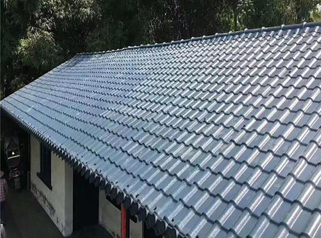 合成樹脂瓦的廣泛應用造就了如今色彩斑斕的建筑屋面